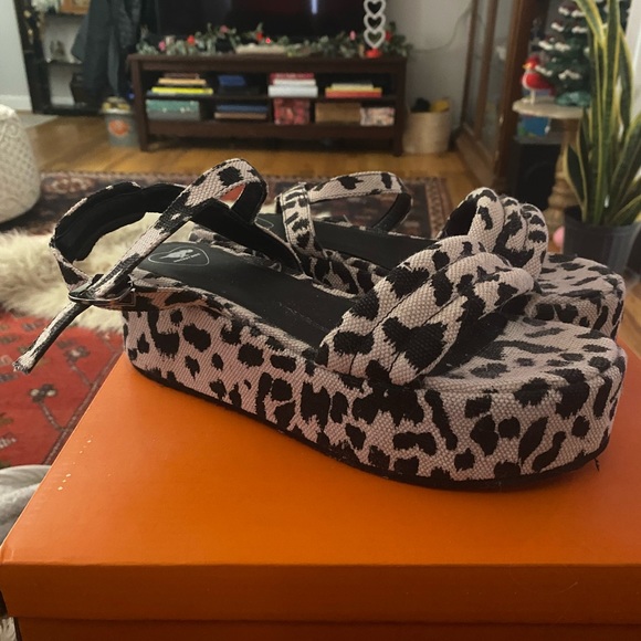 Rocket Dog leopard platform sandals. - Picture 5 of 8